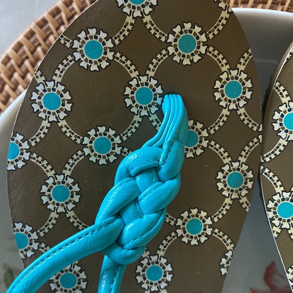 🌻SALE🌻Size 7 vintage flip flops - Picture 4 of 11